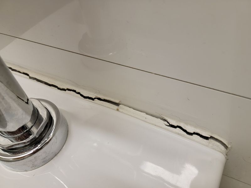 Bathtub Caulking in Alpharetta, GA